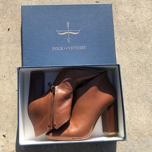 Pour La Victoire Leather Ankle Boots